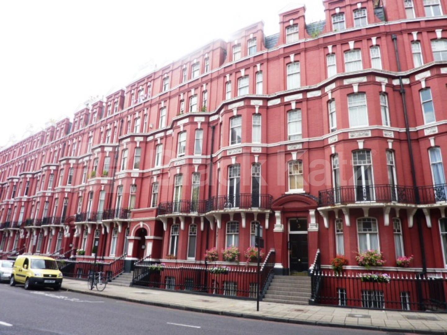 			IDEAL FOR 3 SHARERS!, 2 Bedroom, 1 bath, 1 reception Flat			 Old Marylebone Road, MARLEBONE